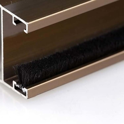Grijze aluminium raam en deur weerstrook voor stofdichtheid in moderne eenvoudige stijl