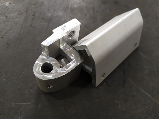 6063 Aluminiumlegering Op maat gemaakte onderdelen voor originele extrusieprofielen met CNC-bewerking