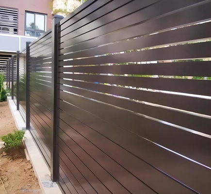 Waterdichte horizontale schilferde hekpanelen voor buitentuin Aluminium privacy hek