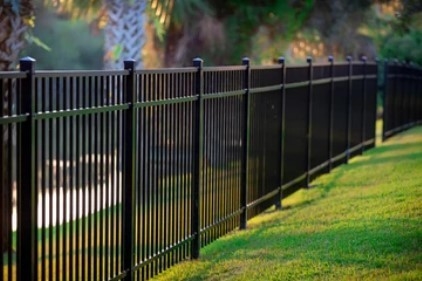 Waterdichte horizontale schilferde hekpanelen voor buitentuin Aluminium privacy hek
