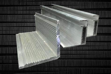 Zandblazen 6063 Aluminiumprofiel voor vormgeving Industrieel geextrudeerd aluminiumprofiel