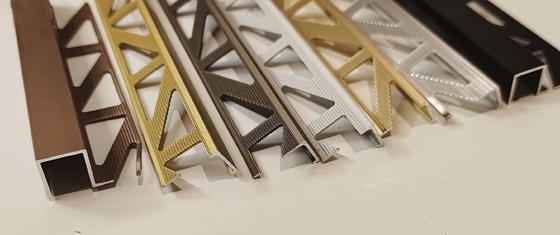 ISO-gecertificeerde profielen voor het afdekken van de rand van aluminiumtegels voor vloeren en gewrichten