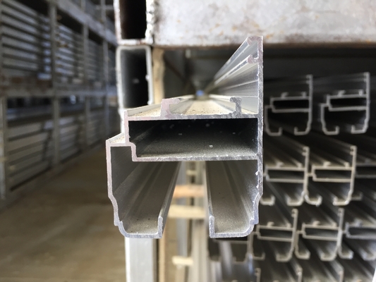 Poedergecoate aluminiumprofiel voor op maat gemaakte venster- en deuroplossingen legering 6082