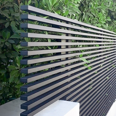 Verticale aluminiumpubbel hek voor buiten decoratieve tuin met massieve zwarte poedercoating