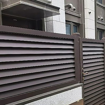 5.8-6.0M Lengte Custom Aluminium hek hek met decoratief paneel en Punching Service