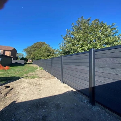 Buiten Tuin Privacy Aluminium en WPC paneel hek Muur deurpoort met 0,30mm Dikte