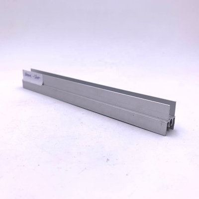 Snijdienst voor naar Oekraïne geëxporteerde aluminium geextrudeerde deur- en raamprofielen