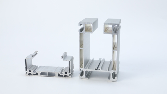 Met een hoge tolerantie geanodiseerde zilveren aluminium extrusieprofielen voor transportgereedschappen
