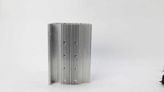 Zilveren geanodiseerde aluminium extrusieprofielen voor motorbehuizing in maat