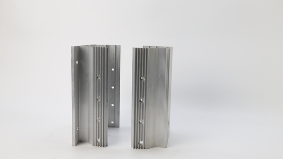 Zilveren geanodiseerde aluminium extrusieprofielen voor motorbehuizing in maat