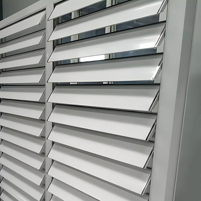 Verbeter uw tuin hek met Grade 6000 serie half verborgen aluminium louver profielen