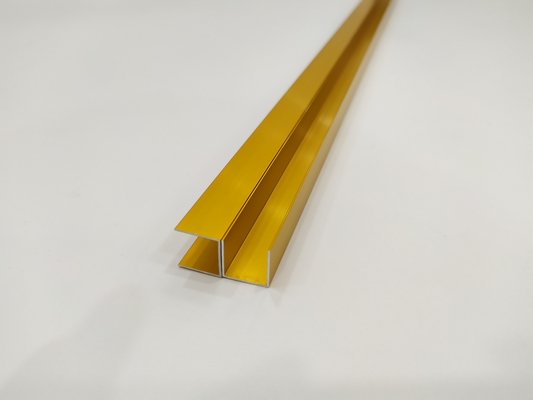 Vervaardiging van aluminiumprofielen voor de splitsing van professionele producten