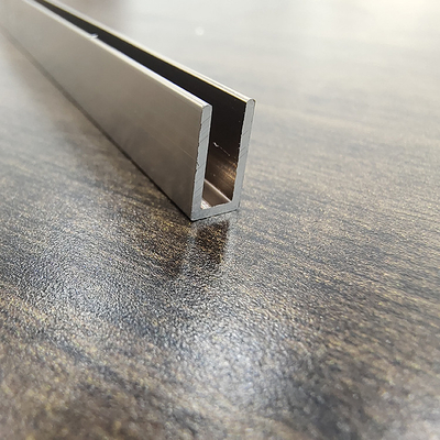 0.30 mm Dikte Aanpasbaar geanodiseerd aluminiumprofiel voor glazen hekken in U-vorm