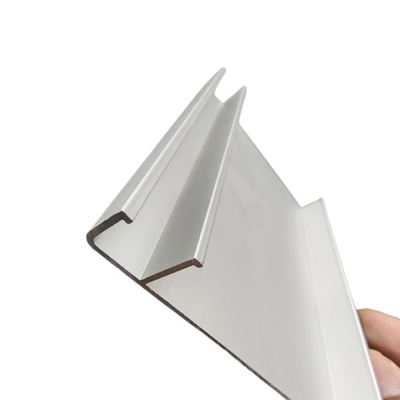 Buitenste weerluik Vensterluik Aluminiumluik in molenafwerking en zilveren geanodiseerd profiel