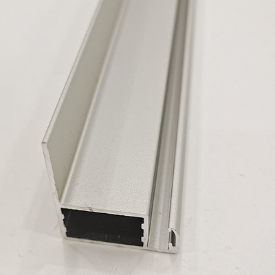 ISO9001/ISO14001/ISO18001 gecertificeerde aangepaste aluminium extrusieprofiel voor gordijnwand