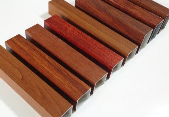 Aluminiumprofielen van houtkleur voor hekken van legering of niet van legering Klasse 6000