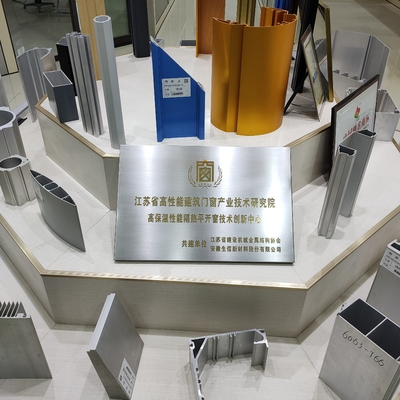 6063 6061 Aluminiumlegering Geëxtrudeerde industriële vierkantprofielen met precisie-snijwerk