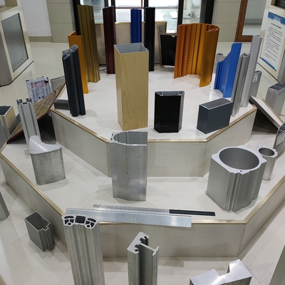 Moderne ontwerpstijl Aluminiumkolomvorming voor architectonische gebouwen