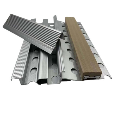 Aluminium trappenkant voor vloerversiering 5.8-6.0M Lengte Diep proces Precision Drilling