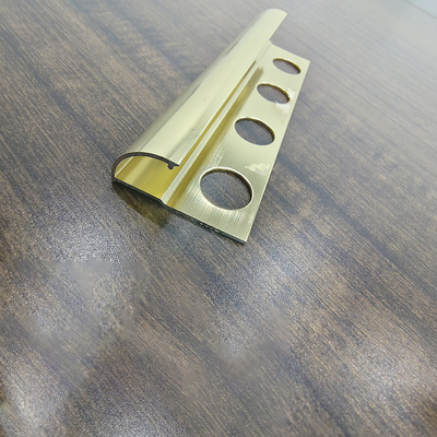 Aluminium trappenkant voor vloerversiering 5.8-6.0M Lengte Diep proces Precision Drilling