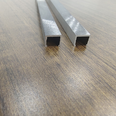 Op maat gemaakte zilveren decoratie trimm slot aluminium kanaal met lasverwerking service