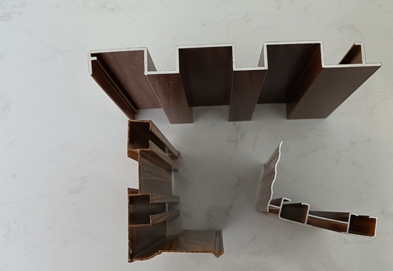 Aangepaste aluminium frame voor ramen Hout Graan Aluminium Profiel Productie Top-frames