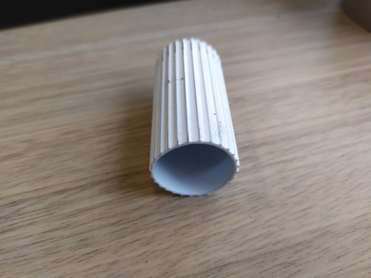 Persoonlijke 0,30 mm dikte Goud anodiserend aluminium buisprofiel voor 5,8-6,0M lengte