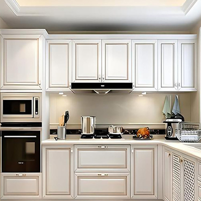 Keukenkast met aluminiumprofiel in hedendaagse Europese stijl met luxe witte afwerking