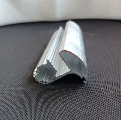 6063 Aluminiumprofielen voor ramen en deuren met een grijze poedercoating