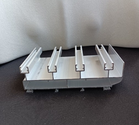 6063 Aluminiumprofielen voor ramen en deuren met een grijze poedercoating