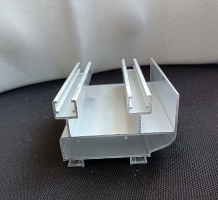 6063 Aluminiumprofielen voor ramen en deuren met een grijze poedercoating