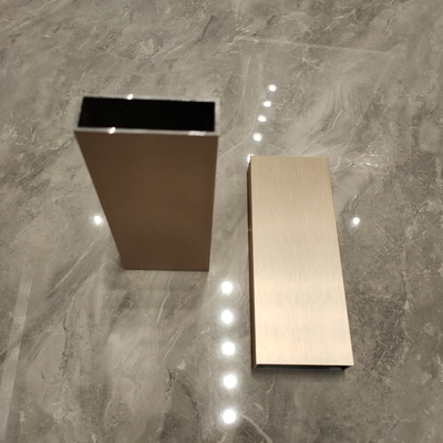 Titanium anodiserende geborstelde rechthoekige buizen Modern ontwerp Aluminium legering profiel