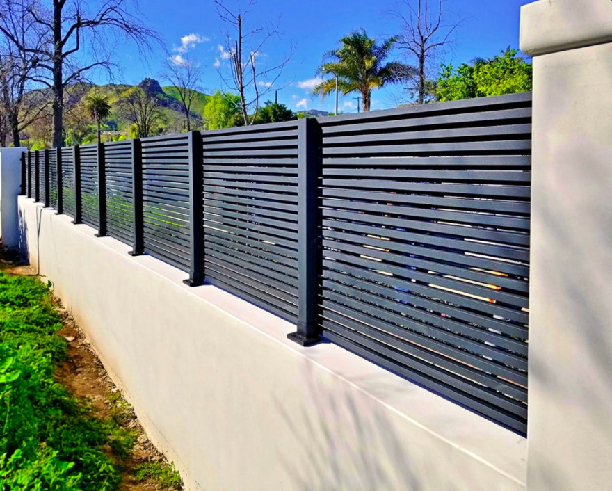 Verticale aluminiumpubbel hek voor buiten decoratieve tuin met massieve zwarte poedercoating