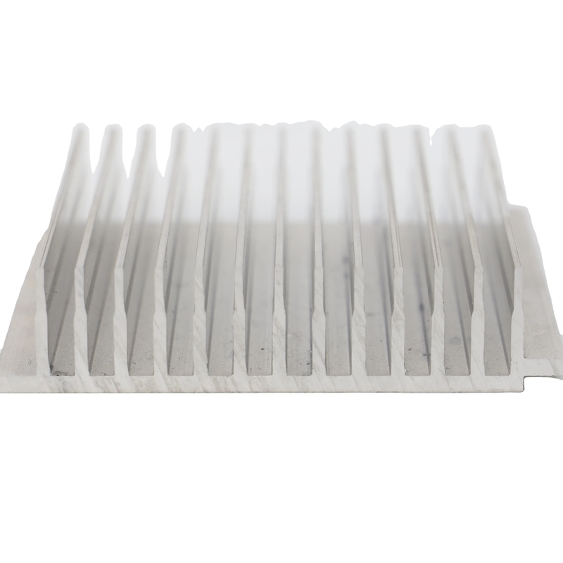 Zilveren geanodiseerde aluminium extrusieprofielen voor aangepaste grootte radiatorplaat aluminium