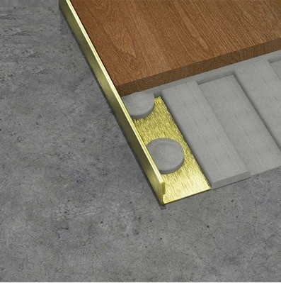 Aluminium tegel trim hoek met diep proces perforeren boren Precision Cutting CNC
